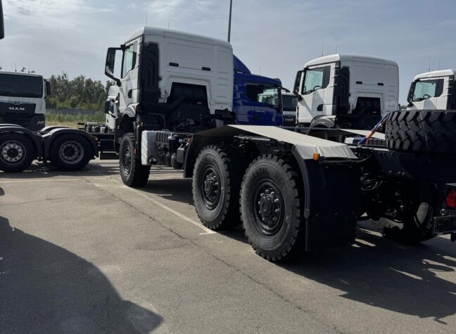 Сідловий тягач MAN TGS 33.480 6×6 під трал Doll M-1000, висота сідла 1549 мм